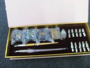 lot 165 image: 2 Sets DAVELIOU Pink 19-Piece Delux...
