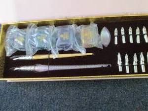 lot 168 image: 2 Sets DAVELIOU Pink 19-Piece Delux...