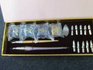 lot 169 image: 2 Sets DAVELIOU Pink 19-Piece Delux...