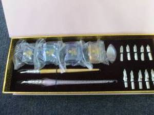lot 171 image: 2 Sets DAVELIOU Pink 19-Piece Delux...