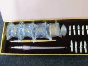 lot 172 image: 2 Sets DAVELIOU Pink 19-Piece Delux...