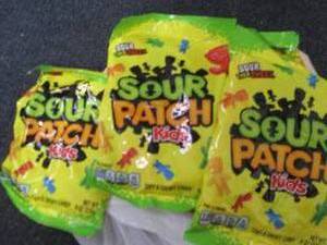 lot 260 image: 6- 8 oz Sour Patch Kids ...