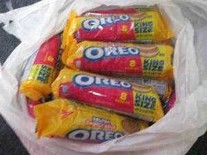 lot 273 image: 12- 4 oz Oreo Golden Double Stuf...