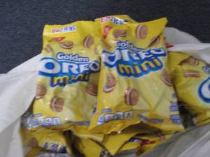 lot 289 image: 12- 3 oz Oreo Golden Minis...