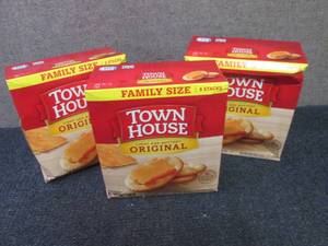 lot 309 image: 3- 20.7 oz Town House Original Crac...
