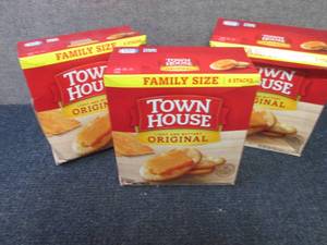 lot 310 image: 3- 20.7 oz Town House Original Crac...