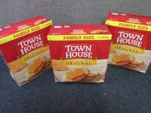 lot 312 image: 3- 20.7 oz Town House Original Crac...
