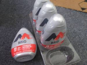 lot 320 image: 4- 3.24 oz Mio Strawberry Watermelo...