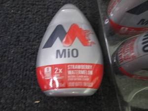lot 323 image: 4- 3.24 oz Mio Strawberry Watermelo...