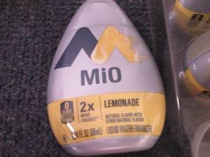 lot 324 image: 4- 3.24 oz Mio Lemonade Water Enhan...