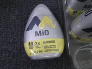 lot 325 image: 4- 3.24 oz Mio Lemonade Water Enhan...