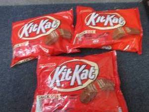 lot 376 image: 3- 10.78 oz Kit Kat Snack Size...