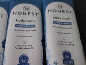 lot 384 image: 6- 8 oz Honest Soothing Therapy Bod...
