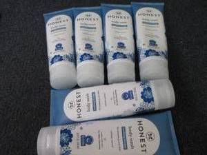 lot 386 image: 6- 8 oz Honest Soothing Therapy Bod...