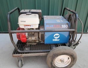 lot 2 image: WELDER GENERATOR