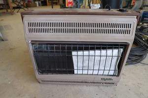 lot 18 image: DESA PROPANE HEATER