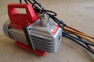 lot 21 image: SPX ROBINAIR VAC PUMP  MANIFOLD