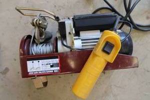 lot 22 image: MINI ELECTRIC HOIST