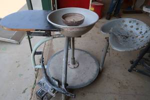 lot 14 image: POTTERY KICK WHEEL WITH SEAT