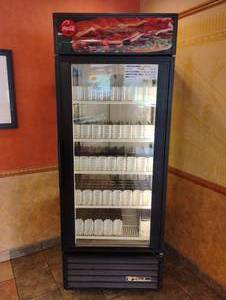 lot 1 image: TRUE GEM-26 GLASS BOTTLE COOLER