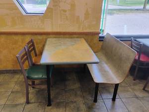 lot 5 image: COMMERCIAL RESTAURANT DINING BOOTH WITH 2 CHAIRS