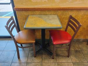 lot 20 image: COMMERCIAL RESTAURANT DINING TABLE WITH 2 CHAIRS