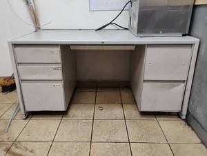 lot 42 image: OFFICE DESK