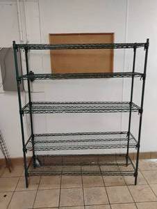 lot 54 image: COMMERCIAL POLY-GREEN 5 TIER WIRE SHELF