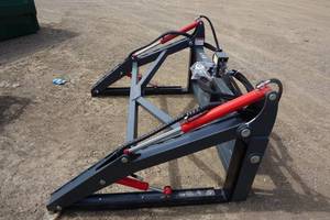 lot 18 image: Brand New Raytree Brand Universal Mount Bobcat Skid Loader Skid Steer Pipe Grapple Pipe Fork Attachment