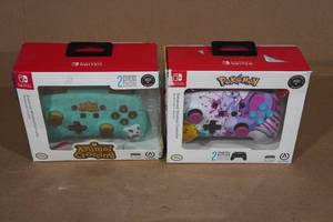 lot 4 image: 2 Nintendo Switch Controllers