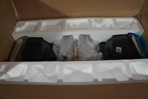 lot 22 image: Headlight Assembly Pair Chrome Housing for Toyota TundraSequoia