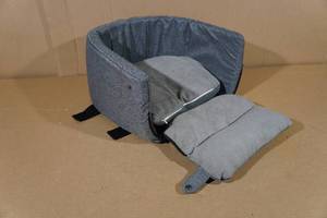 lot 26 image: Car Seat for Small DogCat