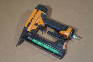 lot 111 image: Bostitch Pneumatic 18 Gauge Stapler SX1838