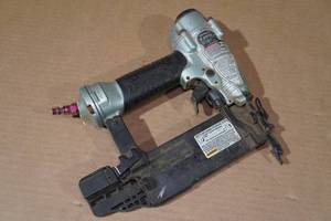 lot 114 image: Hitachi NT 50AE2(S) 2 18 Gauge Brad Nailer