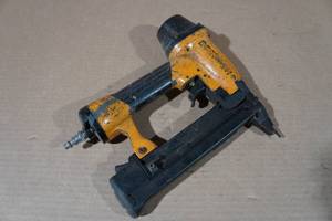 lot 115 image: Bostitch Pneumatic 18 Gauge Stapler
