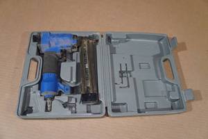 lot 118 image: Pneumatic 18 Gauge Brad Nailer