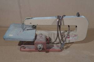 lot 123 image: Moto Shop Dremel Scroll Saw