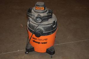 lot 164 image: Shop Vac 10-Gallon WetDry Vacuum