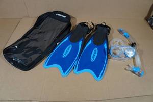 lot 221 image: Cressi Adult Palau Fin Snorkel Set -Fin Size XSS, Blue