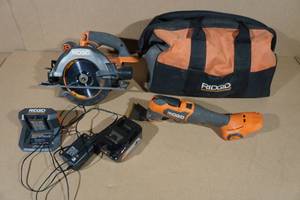 lot 1C image: Ridgid Tool Set - Circular Saw, Oscillating Tool, 4.0 Ah Battery, Bag