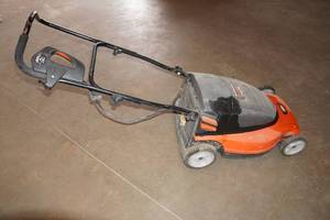 lot 234 image: Black  Decker Lawn Hog Electric 19 Mulching Mower
