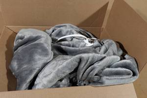 lot 42 image: Plush Heated Throw Blanket