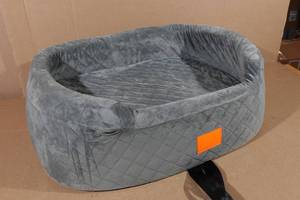 lot 66 image: Feporen Dog Car Seat for MediumLarge Dogs