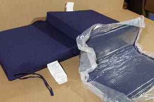 lot 67 image: 3 Outdoor Seat Cushions 18.5x16x3 -Blue