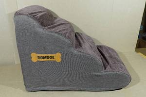lot 71 image: Romrol 21 Soft Pet Steps