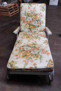 lot 20A image: Vintage Aluminum Frame Outdoor Chaise Lounge Chair