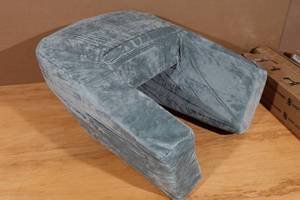 lot 87 image: Memory Foam ReadingGaming Pillow with Armrests