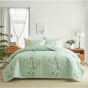 lot 100 image: Floral 3-Piece Bed Set -Queen, Green