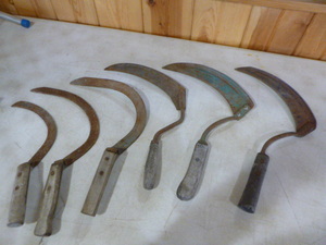 lot 119 image: Vintage Hand Scythes and Sickles