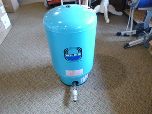 lot 15 image: Flexcon Well-Rite Vertical Steel Well Tank